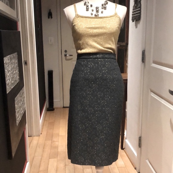 🇺🇸 Moschino Medium Stunning color and fit - Picture 8 of 16